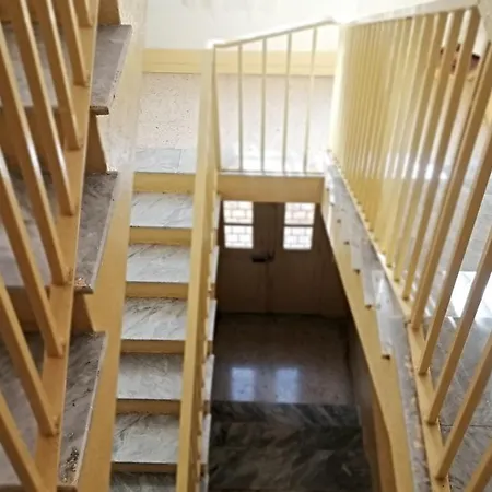 1 Bedroom Flat Adjacent To Bus Stops! * Valletta