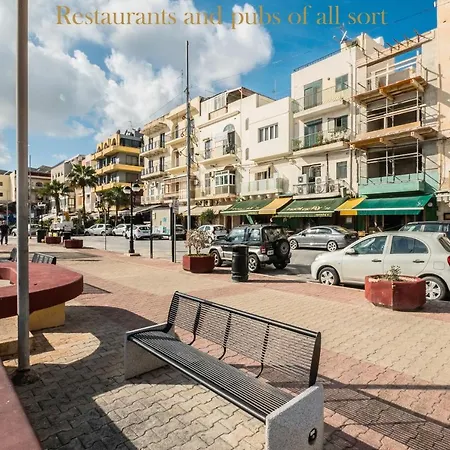1 Bedroom Flat Adjacent To Bus Stops! Apartament *