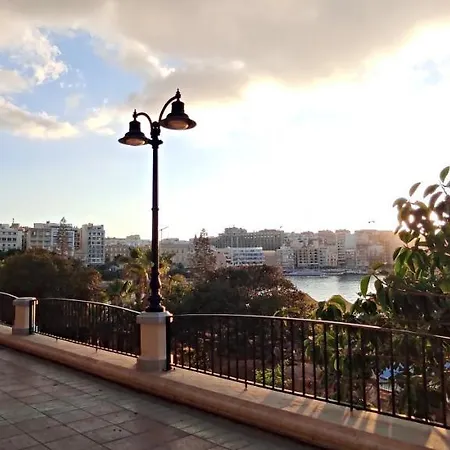 아파트 1 Bedroom Flat Adjacent To Bus Stops! *