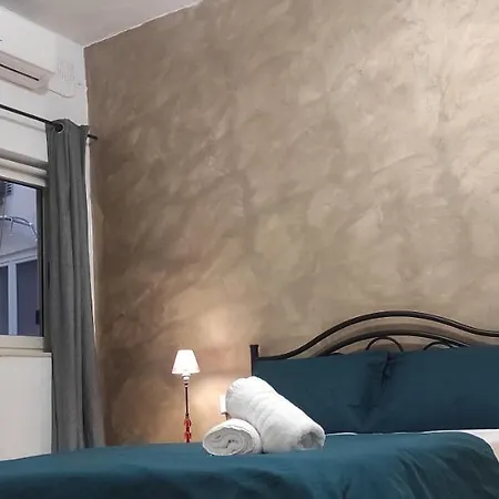 아파트 1 Bedroom Flat Adjacent To Bus Stops! 발레타